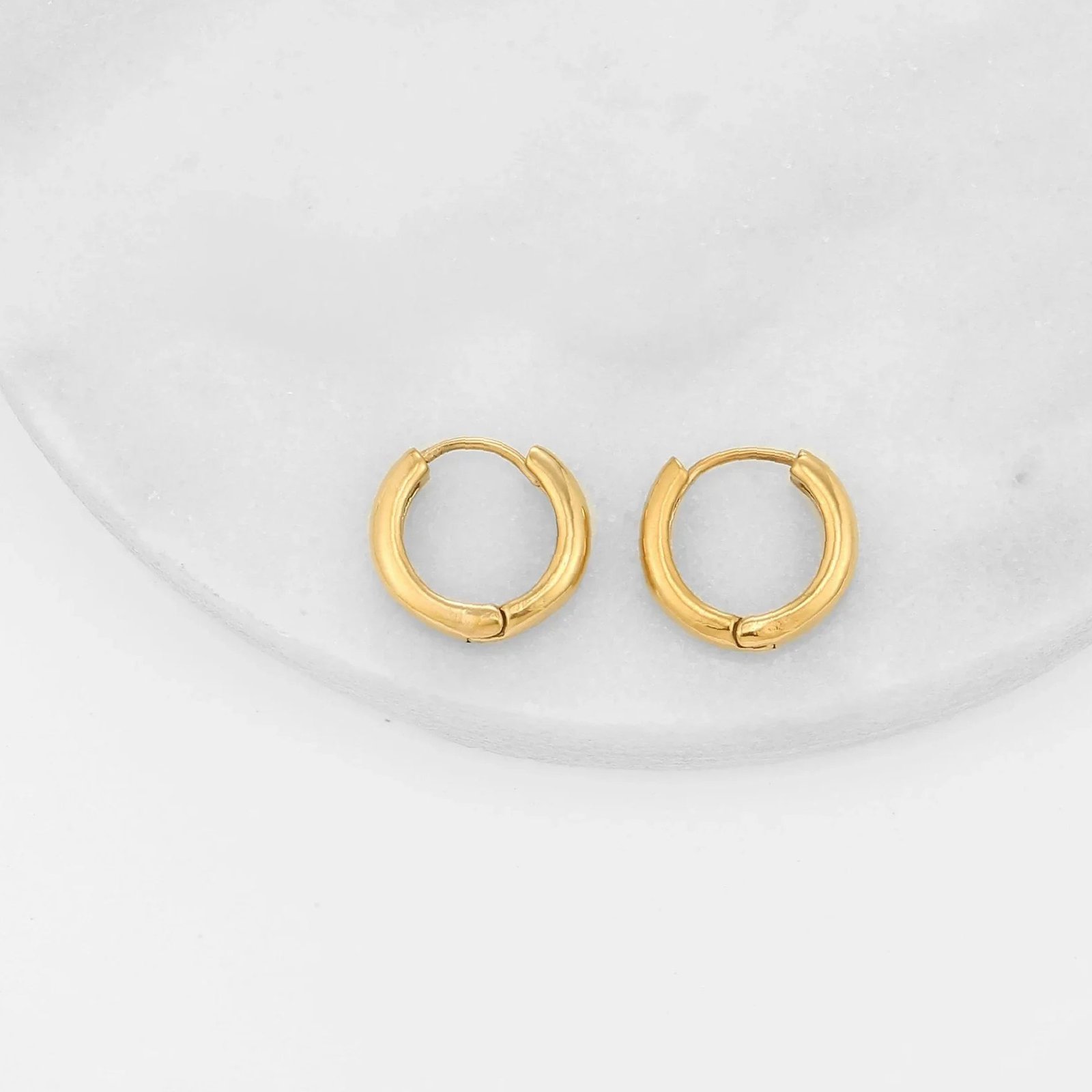 Eng ravely Minimal Huggie Earrings - Image 4