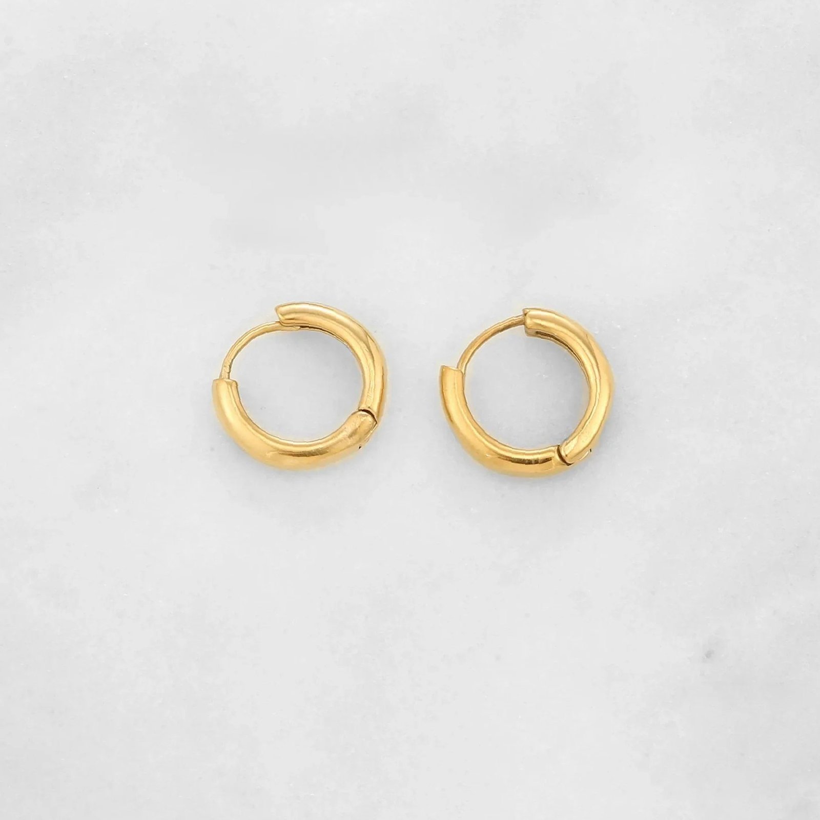 Eng ravely Minimal Huggie Earrings - Image 5