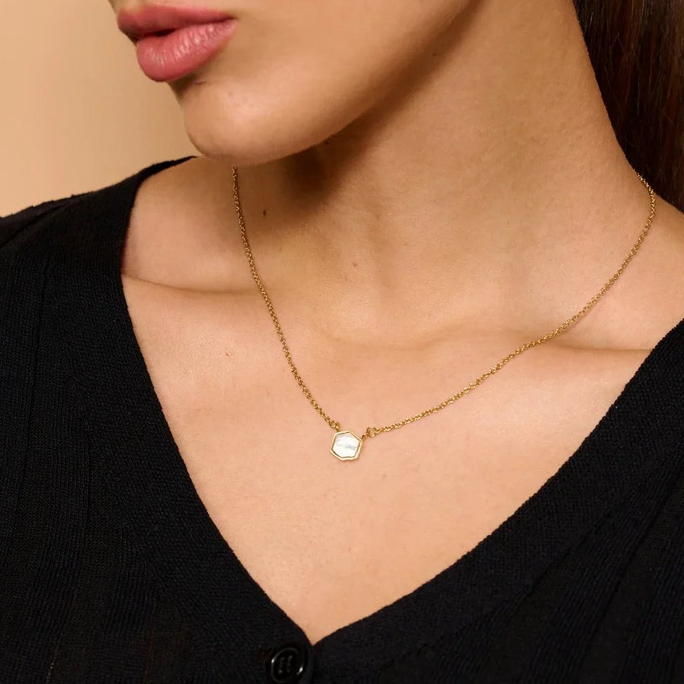 Eng ravely Pendant Necklace with Ivory Pearl Stone - Image 4