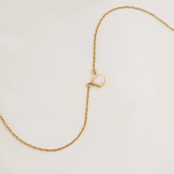 Eng ravely Pendant Necklace with Ivory Pearl Stone - Image 5